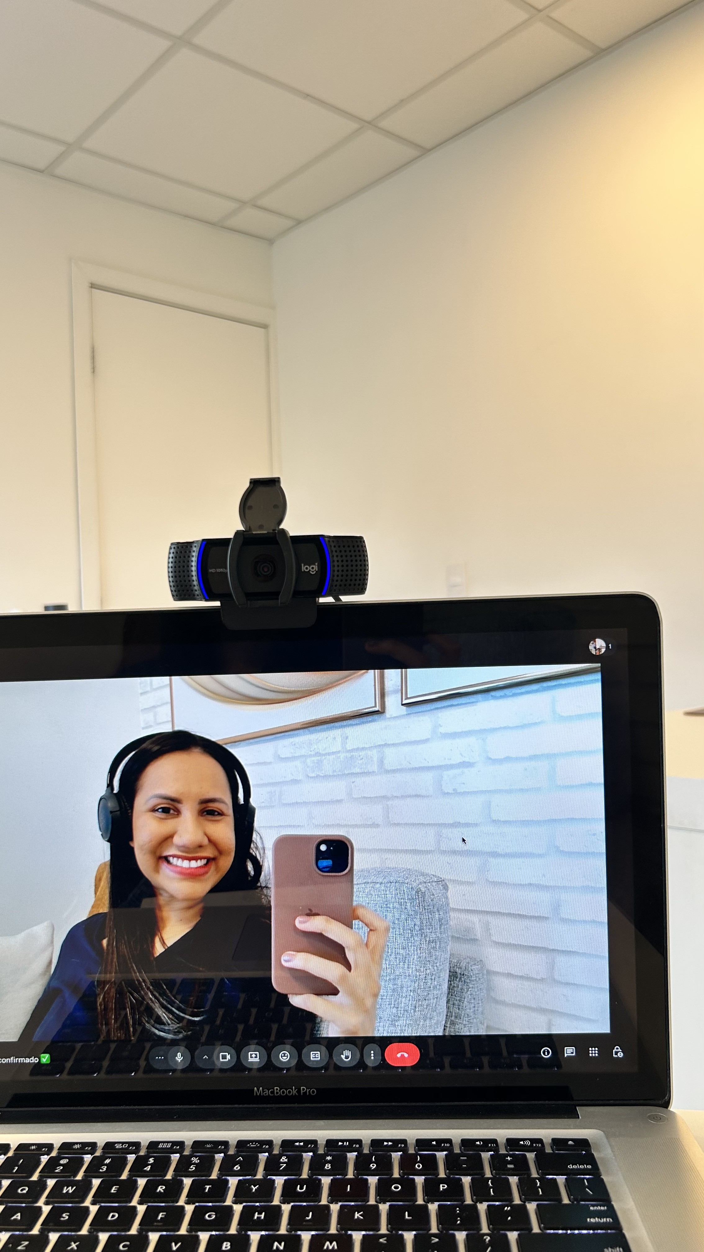 Sessão de terapia online por videochamada